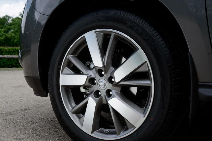  Nissan Pathfinder Hybrid 2015 года  (фото 27 из 29)